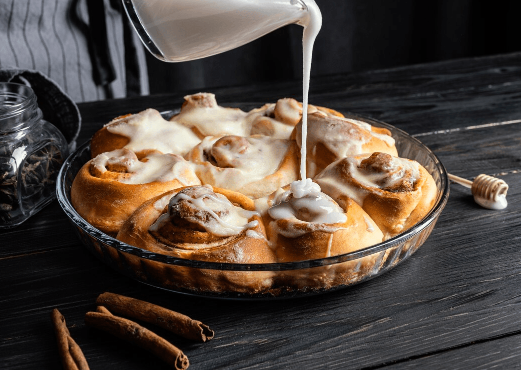 Cinnamon Rolls with Heavy Cream